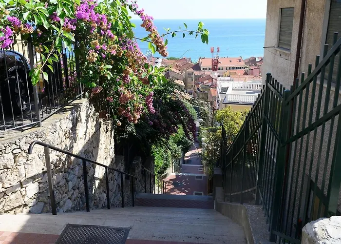 Appartamento e terrazza vista mare con giardino